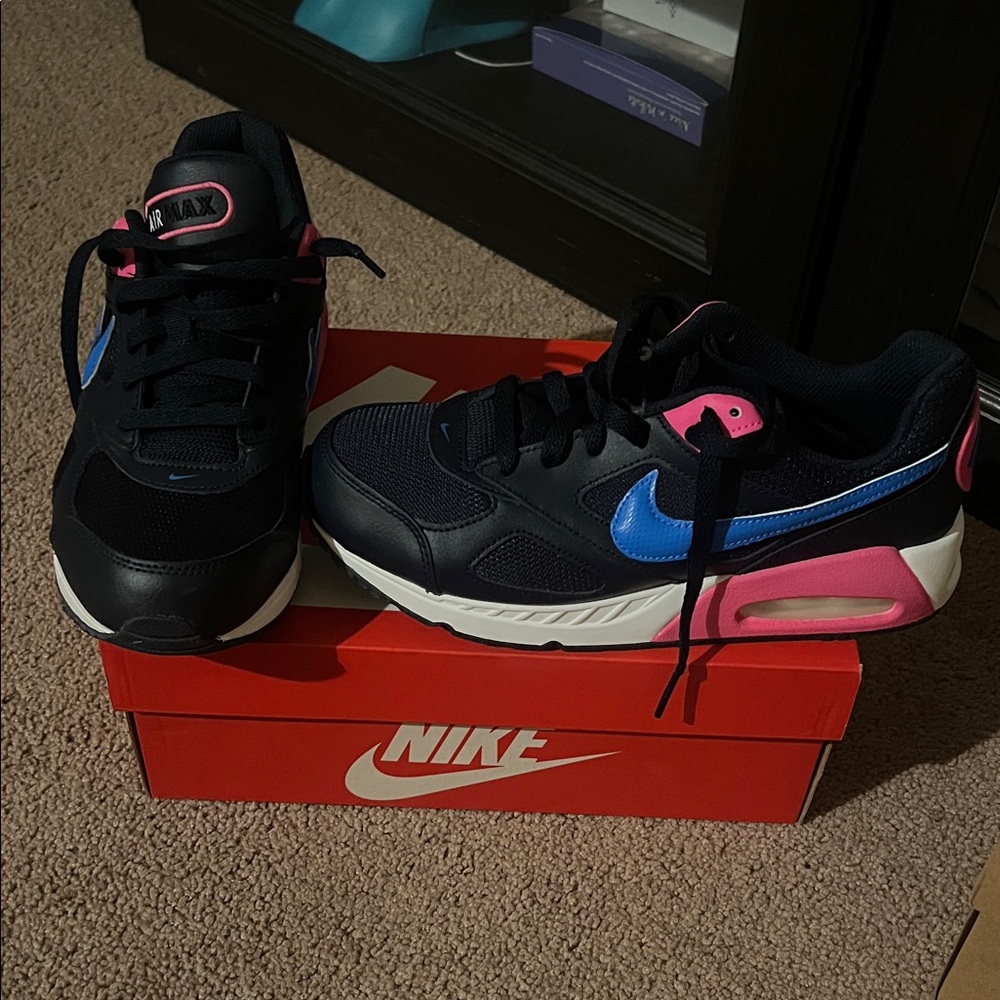 Nike Air Max Black with Blue and Pink Highlights fits women’s size 8